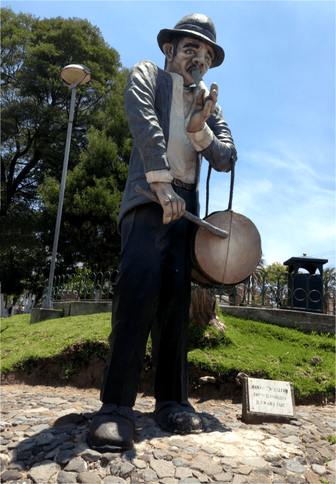 E Statues Alangasi - Photo G-Paz-y-Mino-C 2014