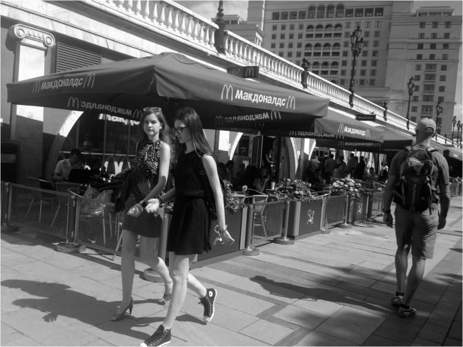 Casual Moscow with Fast Food - Photo G-Paz-y-Mino-C 2016