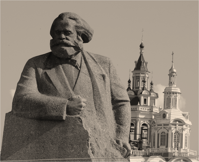 Karl Marx Monument Moscow - Photo G-Paz-y-Mino-C 2016