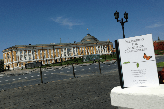 mtec-posing-before-the-senate-kremlin-moscow-photo-g-paz-y-mino-c-2016