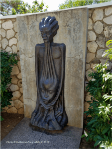 norman-washington-manley-memorial-kingston-male-statue-photo-g-paz-y-mino-c-2017